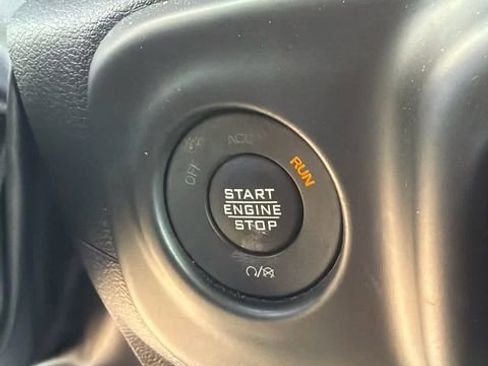 Used 2023 Jeep Gladiator Sport image 28