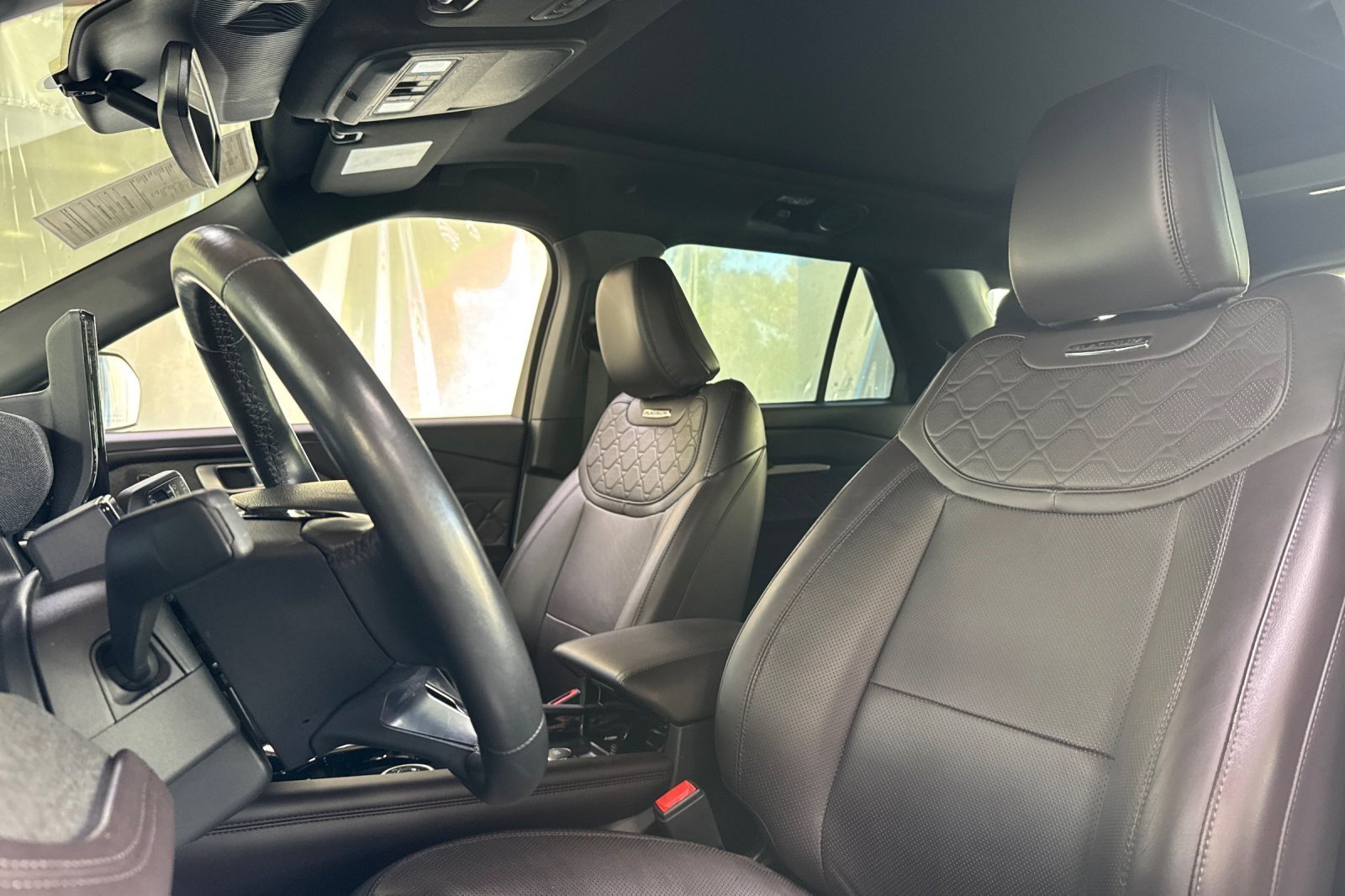 Used 2025 Ford Explorer Platinum w/ LUX Leather Package AWD/4WD image 5