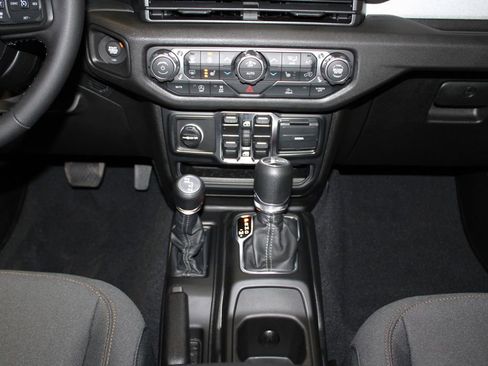 New 2026 Jeep Gladiator Sport image 21