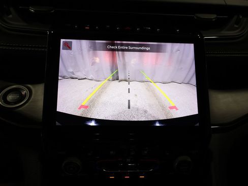 Used 2022 Jeep Grand Cherokee Overland w/ Luxury Tech Group IV image 27