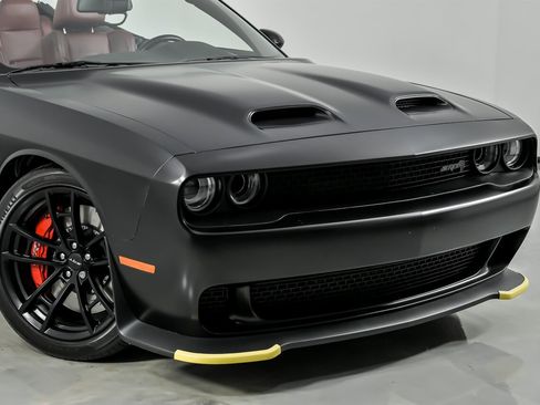 Used 2023 Dodge Challenger SRT Hellcat image 2