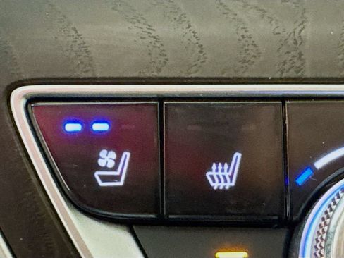 Used 2018 Honda Accord Touring image 24