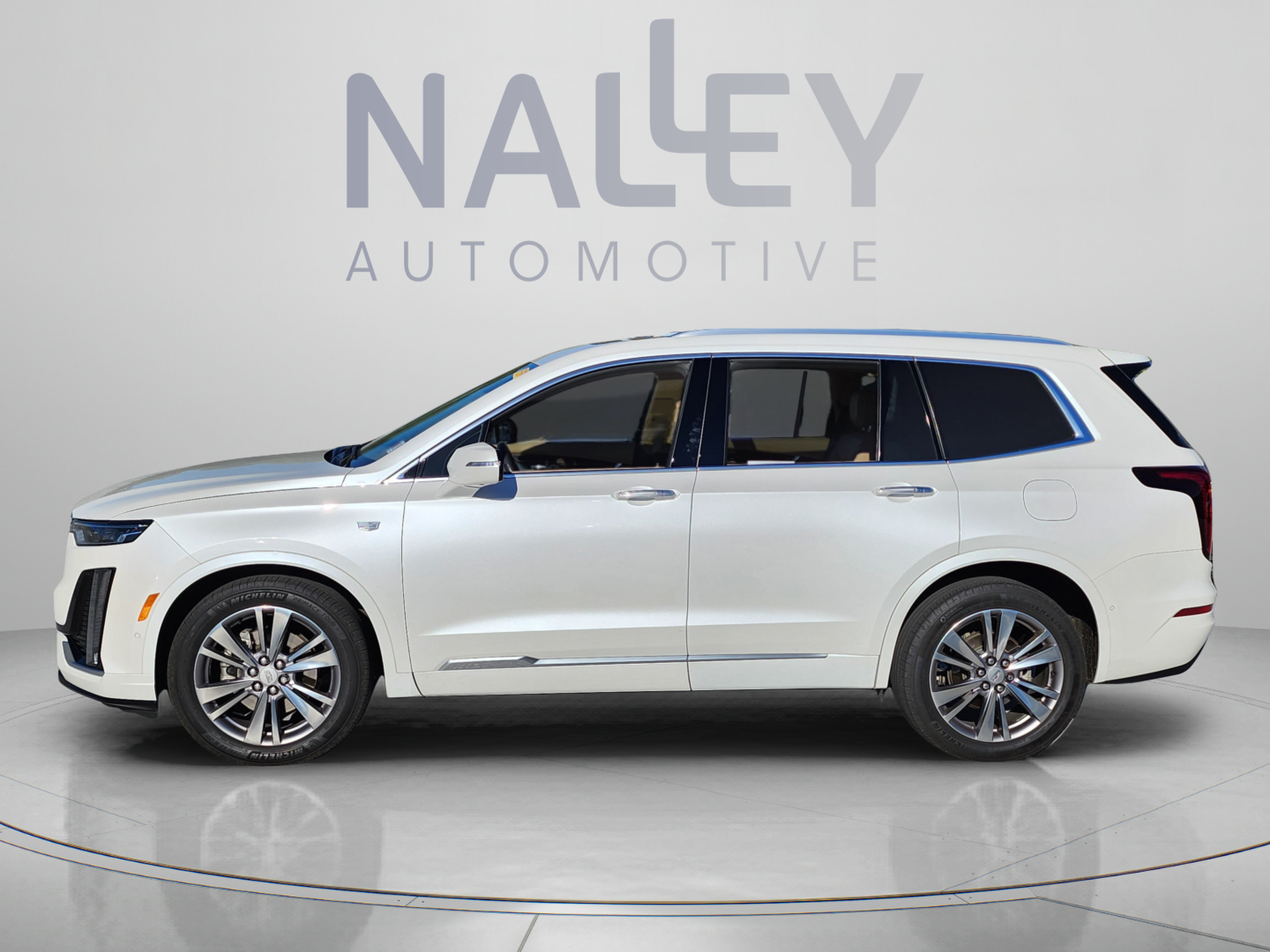 Used 2023 Cadillac XT6 Premium Luxury w/ Platinum Package FWD image 2