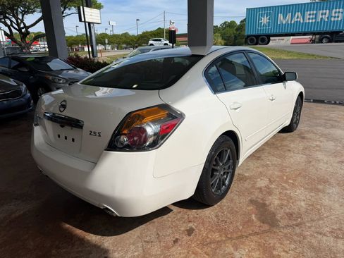 Used 2010 Nissan Altima 2.5 S FWD image 6
