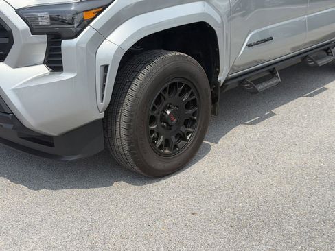 Used 2024 Toyota Tacoma SR5 AWD/4WD image 14