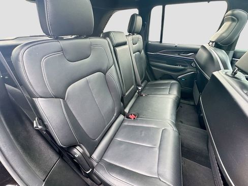 Used 2022 Jeep Grand Cherokee Overland w/ Luxury Tech Group IV image 32