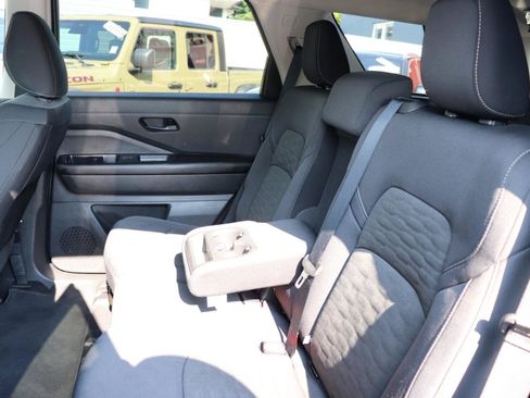Used 2025 Nissan Pathfinder SV AWD/4WD image 28