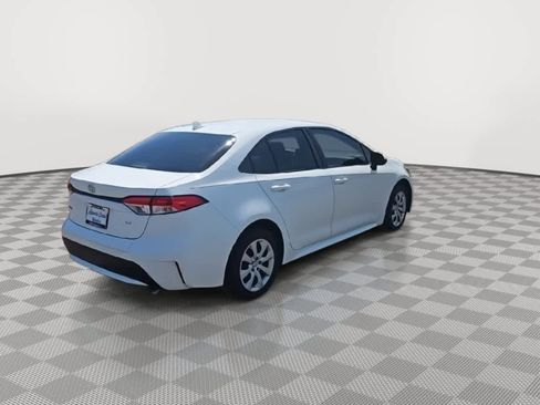 Used 2022 Toyota Corolla LE image 8