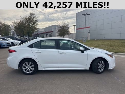 Used 2023 Toyota Corolla LE image 2