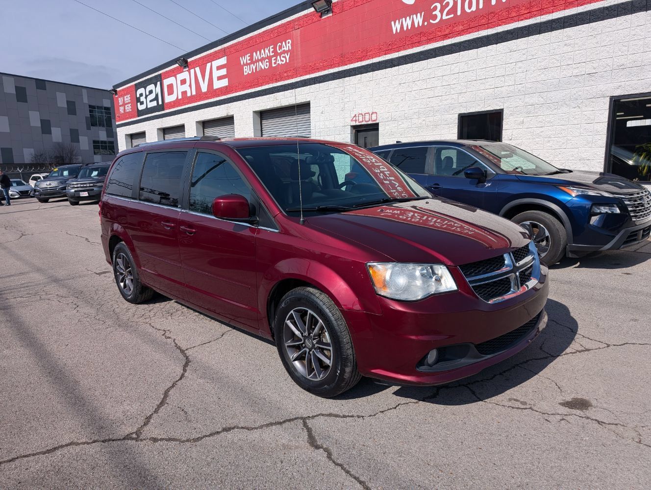 Used 2017 Dodge Grand Caravan SXT FWD image 4