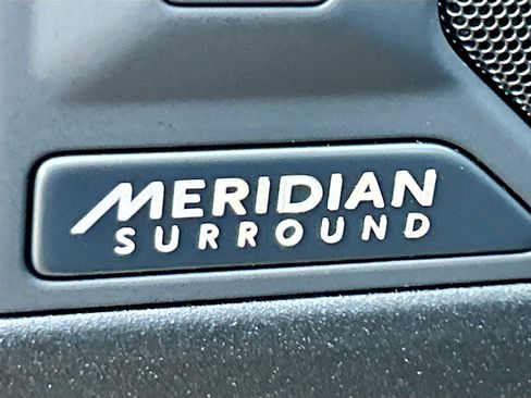 New 2025 Land Rover Defender 90 V8 image 18