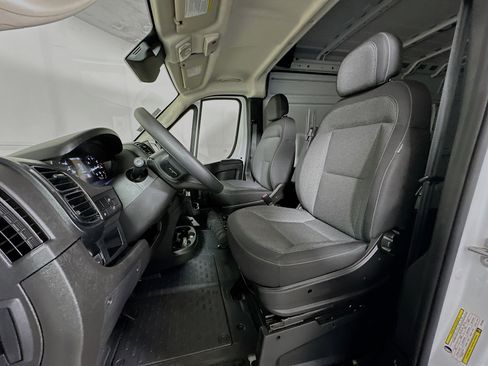 Used 2025 RAM ProMaster 2500 w/ Convenience Group image 12