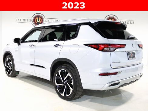 Used 2023 Mitsubishi Outlander SEL image 3