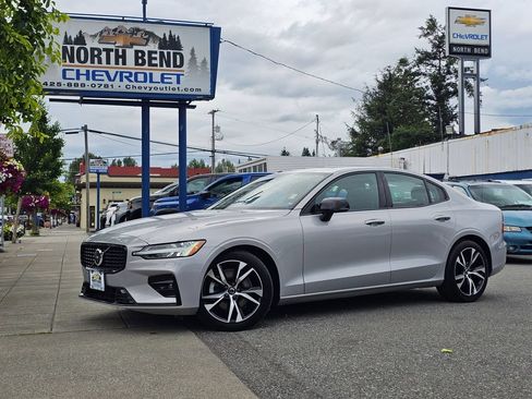 Used 2025 Volvo S60 B5 Core AWD/4WD image 1