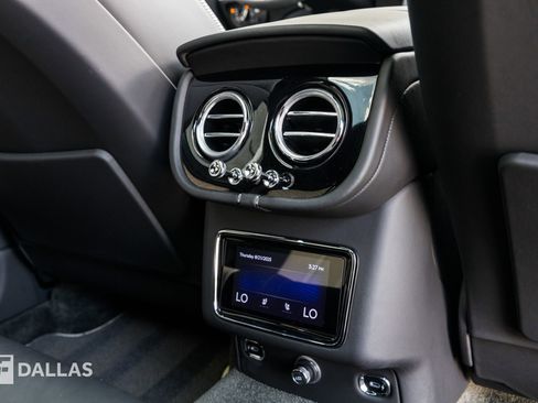 Used 2023 Bentley Bentayga image 37