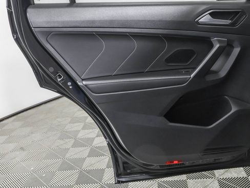 Used 2023 Volkswagen Tiguan SEL R-Line image 39