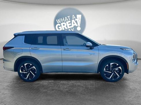 New 2025 Mitsubishi Outlander SEL image 9