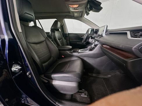 Used 2021 Toyota RAV4 Limited image 32