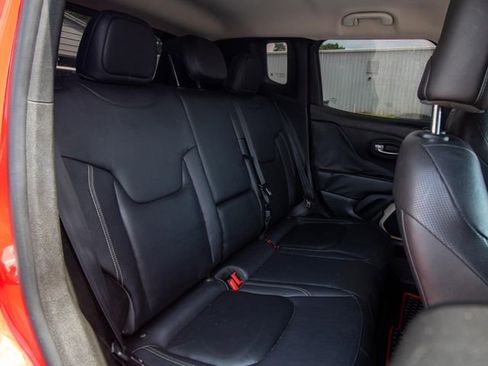Used 2017 Jeep Renegade Limited FWD image 17