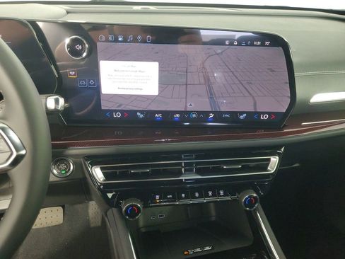 New 2026 Chevrolet Traverse Z71 AWD/4WD image 16