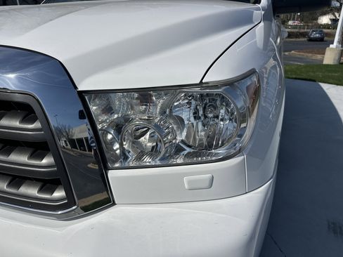 Used 2017 Toyota Sequoia SR5 w/ Premium Package image 6