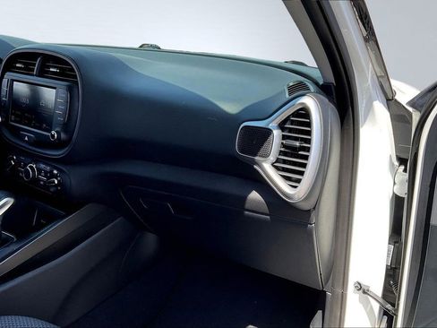 Used 2025 Kia Soul LX w/ LX Technology Package image 26