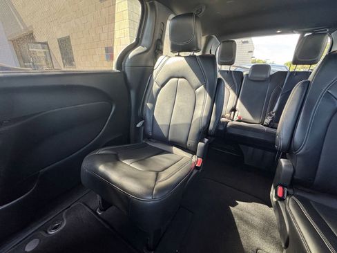 Used 2025 Chrysler Pacifica Select image 41