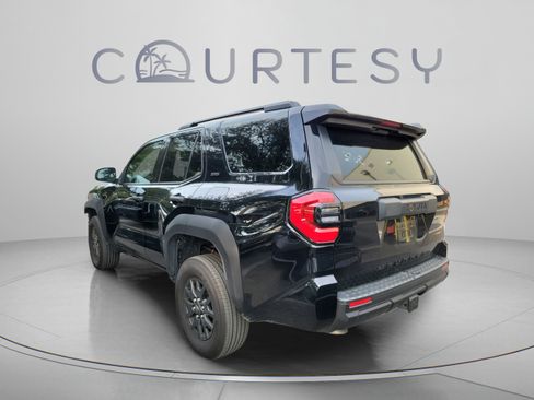 Used 2025 Toyota 4Runner SR5 AWD/4WD image 10