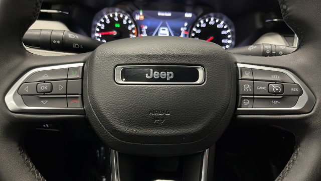 Used 2025 Jeep Compass Limited AWD/4WD image 15