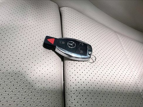 Used 2017 Mercedes-Benz GLC 300 4MATIC image 11
