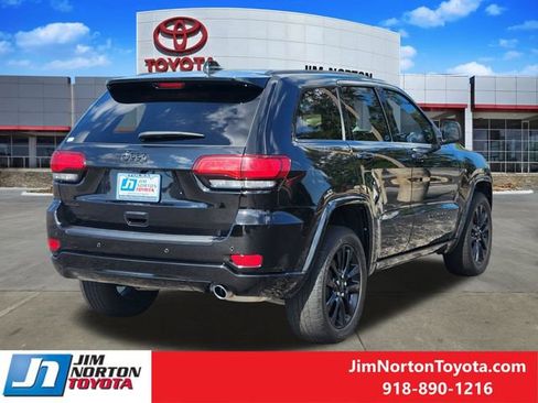 Used 2022 Jeep Grand Cherokee Laredo X AWD/4WD image 7