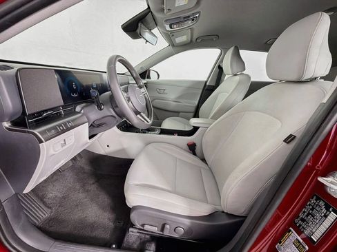 Used 2025 Hyundai Kona SEL FWD image 12