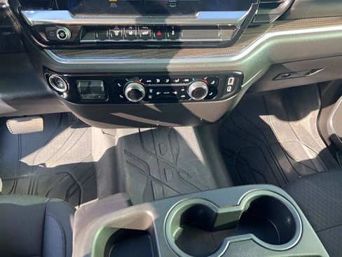 Used 2024 Chevrolet Silverado 3500 LT w/ Convenience Package image 20