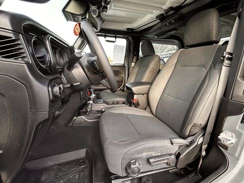 Certified 2025 Jeep Wrangler Sport AWD/4WD image 24
