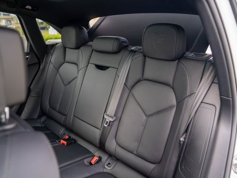 Used 2020 Porsche Macan AWD/4WD image 24