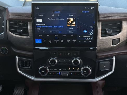 Used 2024 Ford Expedition Limited image 17