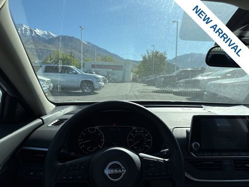 Used 2024 Nissan Altima 2.5 SV FWD image 21