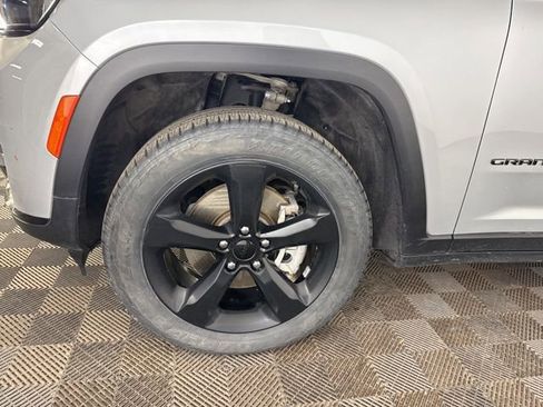 Used 2021 Jeep Grand Cherokee L Laredo image 30
