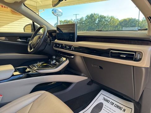 Used 2022 Lincoln Nautilus Reserve w/ Equipment Group 201A image 28