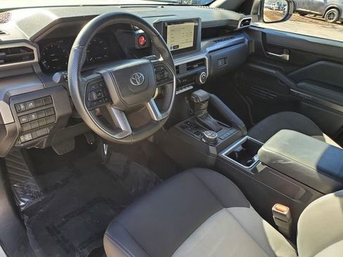 Used 2025 Toyota Tacoma TRD Off-Road image 12