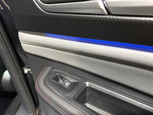 Certified 2025 Volkswagen Atlas Peak Edition SE image 40