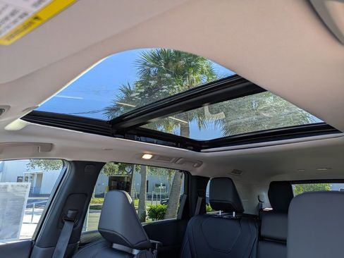 New 2026 INFINITI QX60 Luxe w/ Family Package image 23