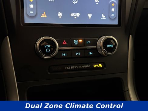 Used 2024 Ford Edge SEL image 9