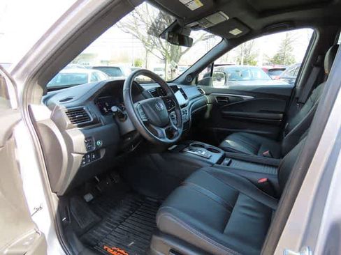 Certified 2022 Honda Passport TrailSport image 2