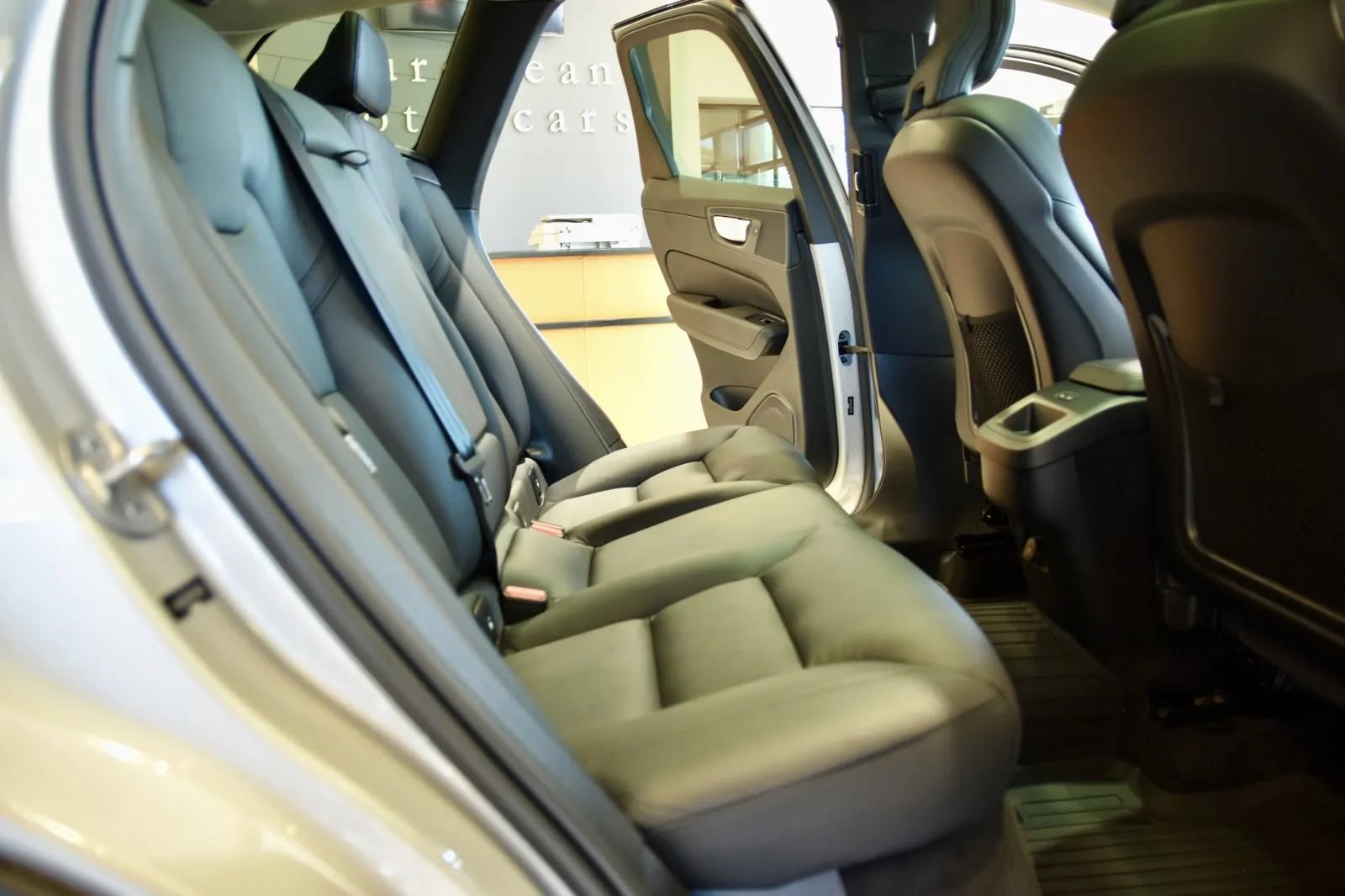 Used 2024 Volvo XC60 B5 Plus w/ Protection Package Premier AWD/4WD image 20