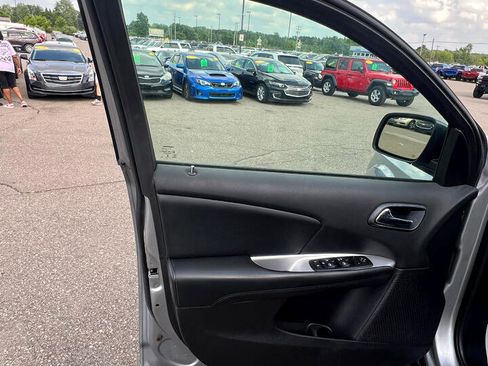 Used 2016 Dodge Journey SXT w/ Comfort/Convenience Group image 10