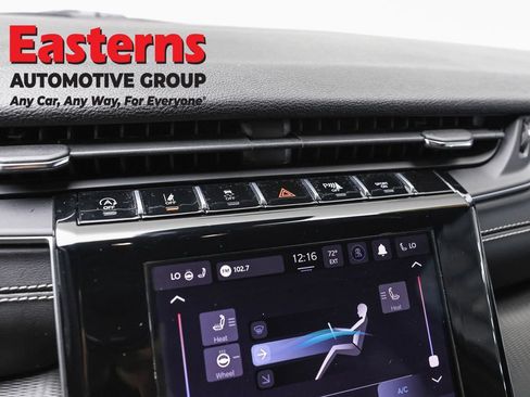 Used 2025 Jeep Grand Cherokee Altitude AWD/4WD image 21
