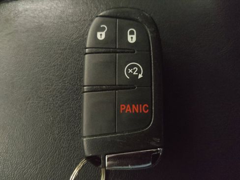 Used 2019 Jeep Compass Latitude FWD image 32