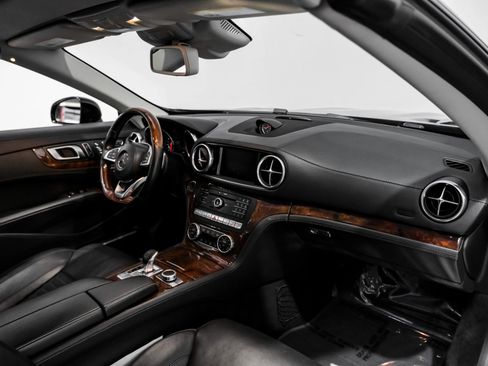 Used 2017 Mercedes-Benz SL 550 image 7