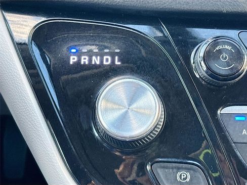 Used 2018 Chrysler Pacifica Touring-L image 17